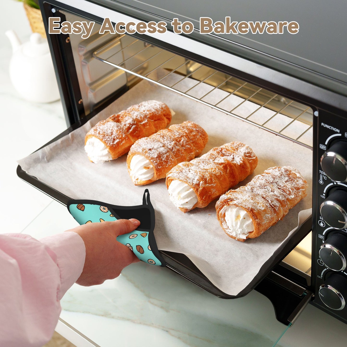 Set of 2 Square Silicone Heat-Resistant Mats 18×18cm – Cute Bakery Cartoon Design Kitchen Pads